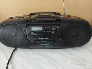 potente radio, cd e cassette, a batterie o cavo