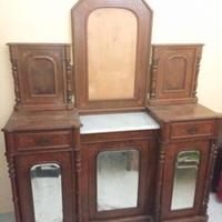 Mobile d’epoca con intarsi e marmo di fine '800