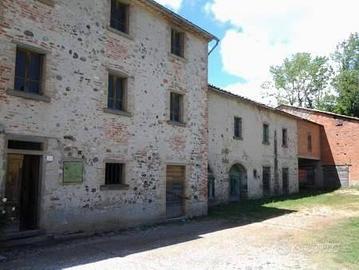 Rustico / Casale di 300 m² con posto auto a Anghia