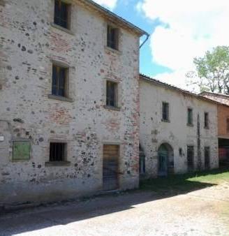 Rustico / Casale di 300 m² con posto auto a Anghia