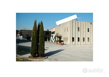 Interessante Immobile Commerciale