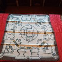 Foulard carré Hermes Paris.
