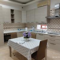 cucina + divano + tavolo + sedie 