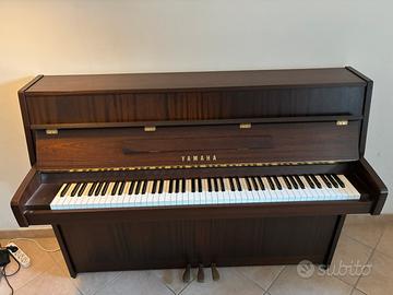 Pianoforte verticale yamaha
