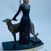 Scultura Donna con Levriero