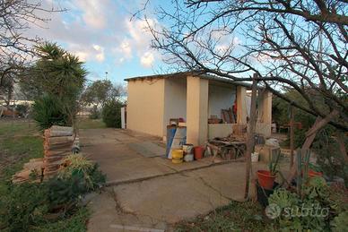Quartu Città, Terreno con piccolo Rustico