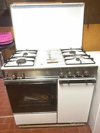 Cucina 4 fuochi con forno a gas