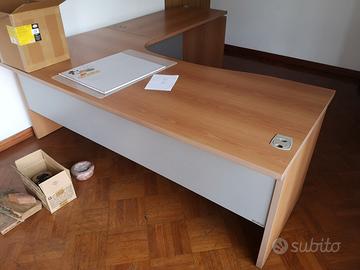 Scrivania ad angolo 
