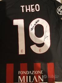 MAGLIA DEL MILAN ORIGINALE AUTOGRAFATA 