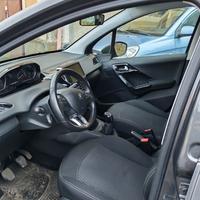 Peugeot 208 1,2 benzina