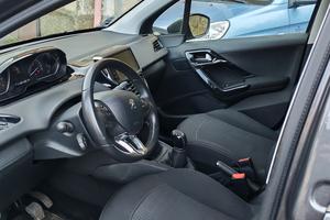 Peugeot 208 1,2 benzina