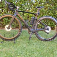 bici da corsa telaio carbonio, manubio integrato 