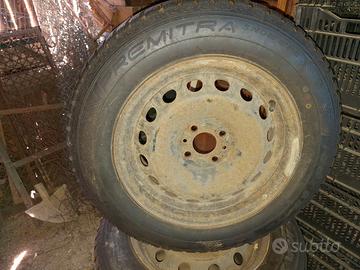 Pneumatici invernali con cerchione 