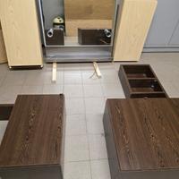 specchio più mobiletti per bagno