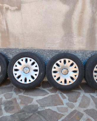 Treno gomme invernali con cerchi Citroen C3