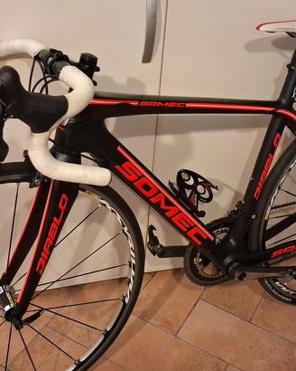 bici Diablo in carbonio.
