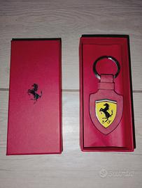 portachiavi in pelle della Ferrari 