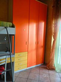 Cameretta bambini componibile in legno semi-nuova.