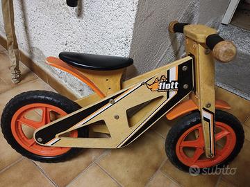 bicicletta in legno senza pedali 