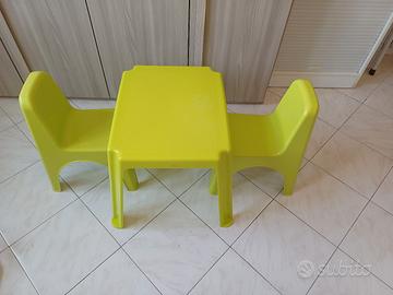 tavolino con sedie