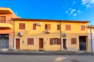 Villa a schiera centrale con giardino
