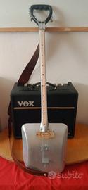 Shovel Guitar 3 corde completa di amplificatore