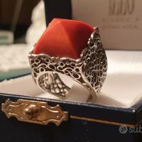 Anello Oro Bianco e Corallo di Sciacca Izzo Oro