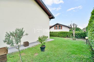 Montorfano - Villa singola con giardino, taverna e