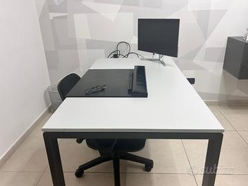 SCRIVANIA E CASSETTIERA DA UFFICIO