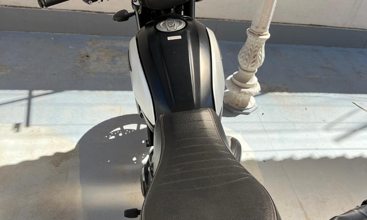 Ducati scambler icon dark 800 2021