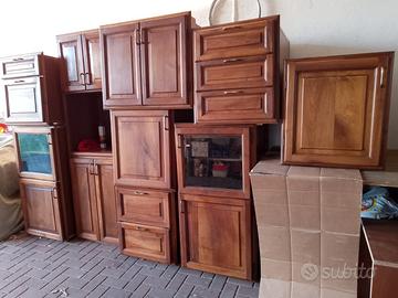 Cucina in NOCE legno massello per muratura 9 pezzi