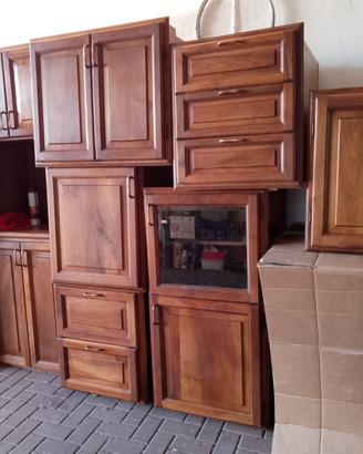 Cucina in NOCE legno massello per muratura 9 pezzi