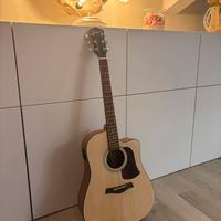 Chitarra acustica elettrificata