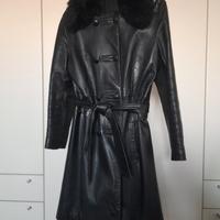 cappotto in pelle nera