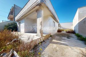 TRILOCALE CON GIARDINO A DUE PASSI DAL MARE