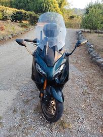 Yamaha T-max tech max