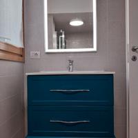 Mobile da bagno sospeso con specchio retroillumina