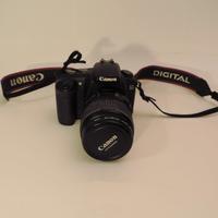 Canon EOS 20D con obiettivo Canon EF-S 17-8
