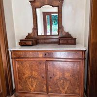 Comò in radica di noce con ripiano in marmo lucida