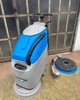 Lavasciuga pavimenti a batteria New 18