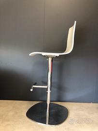 Sgabello bianco altezza regolabile, con schienale