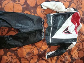 pantaloni e giacca Dainese combinabili.