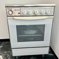 Cucina a gas con forno elettrico