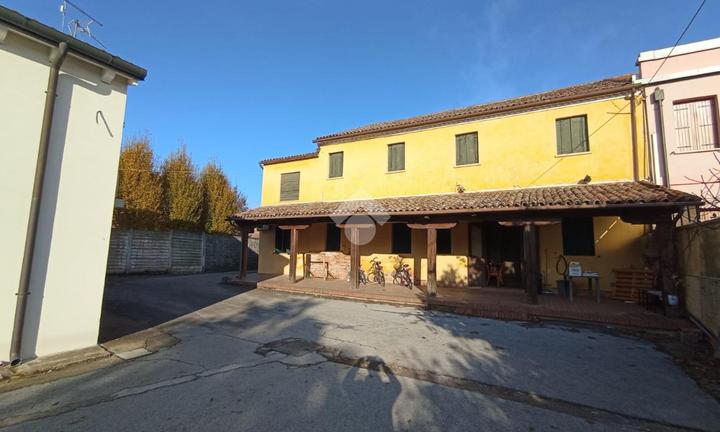 Casa indipendente con attività a Bagnoli di sopra