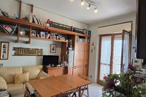 Ariccia: bilocale con balconi