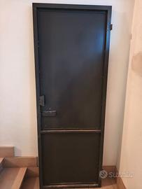 Porta in ferro