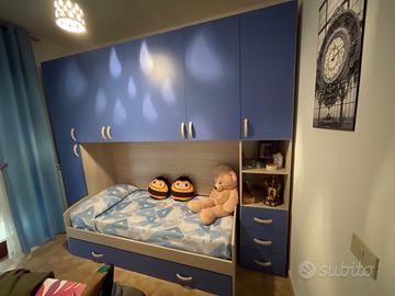 Armadio per maschietto incluso di rete e materasso