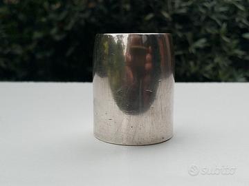Piccolo contenitore in argento