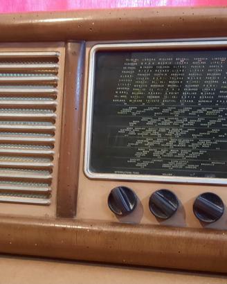 Radio d'epoca Magnadyne anno 1948