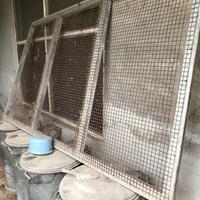 Telaio con rete metallica